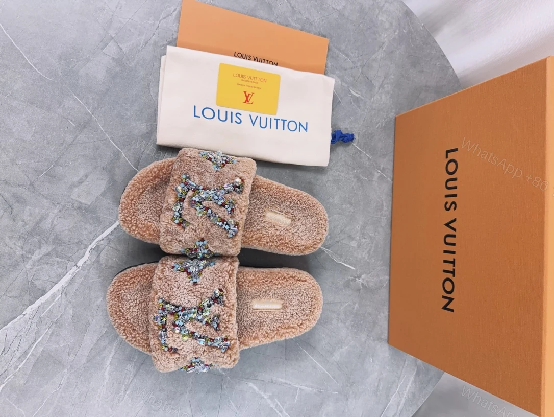 LV 精品毛絨拖鞋 奶咖亮片刺繡款 — view 1