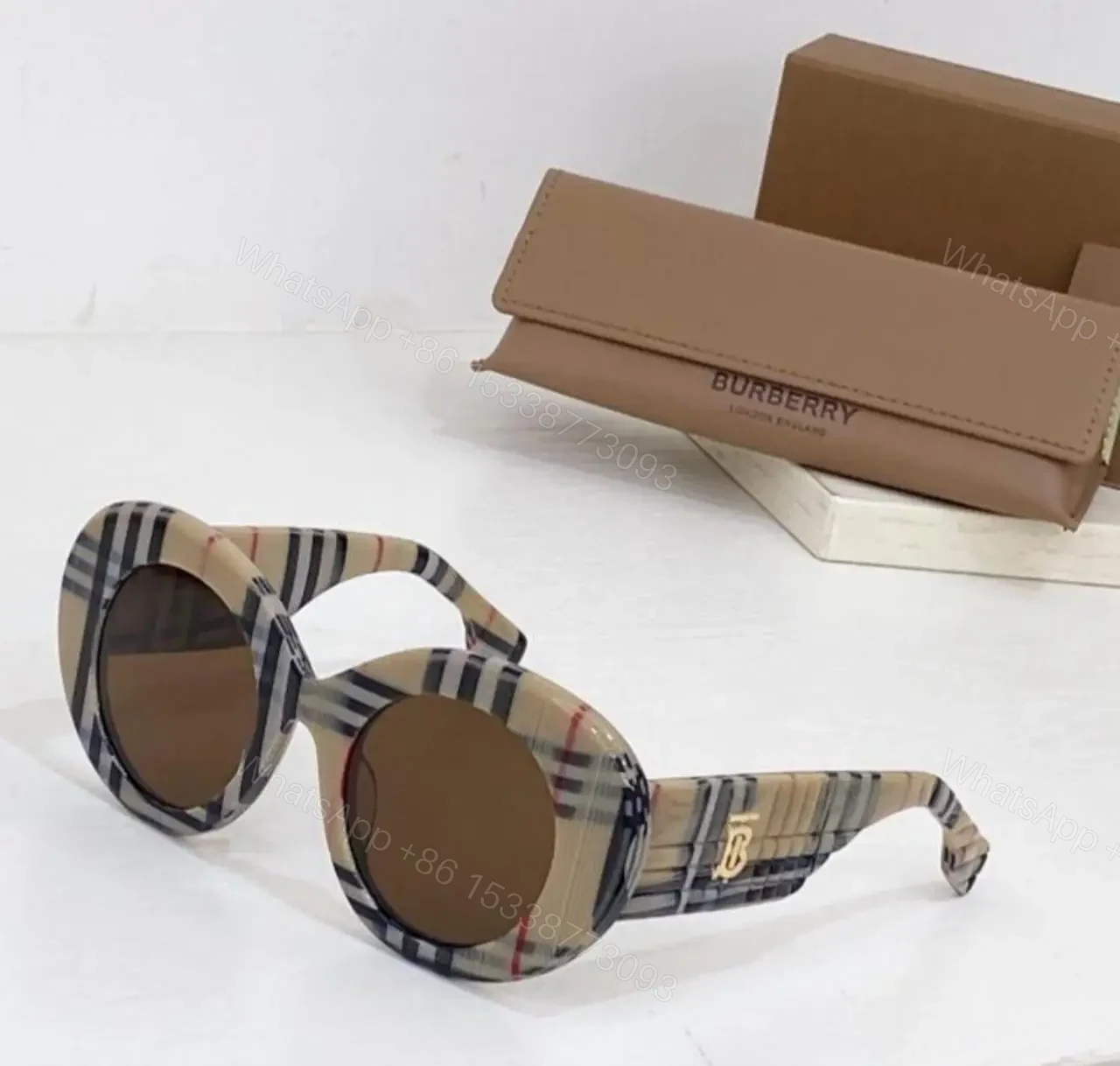 BURBERRY — view 1