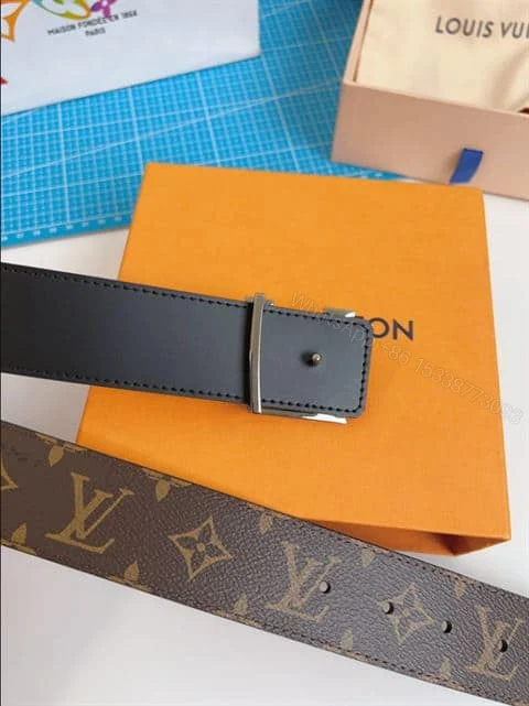 View 3 of LOUIS VUITTON INITIALES 40MM REVERSIBLE BELT – B187