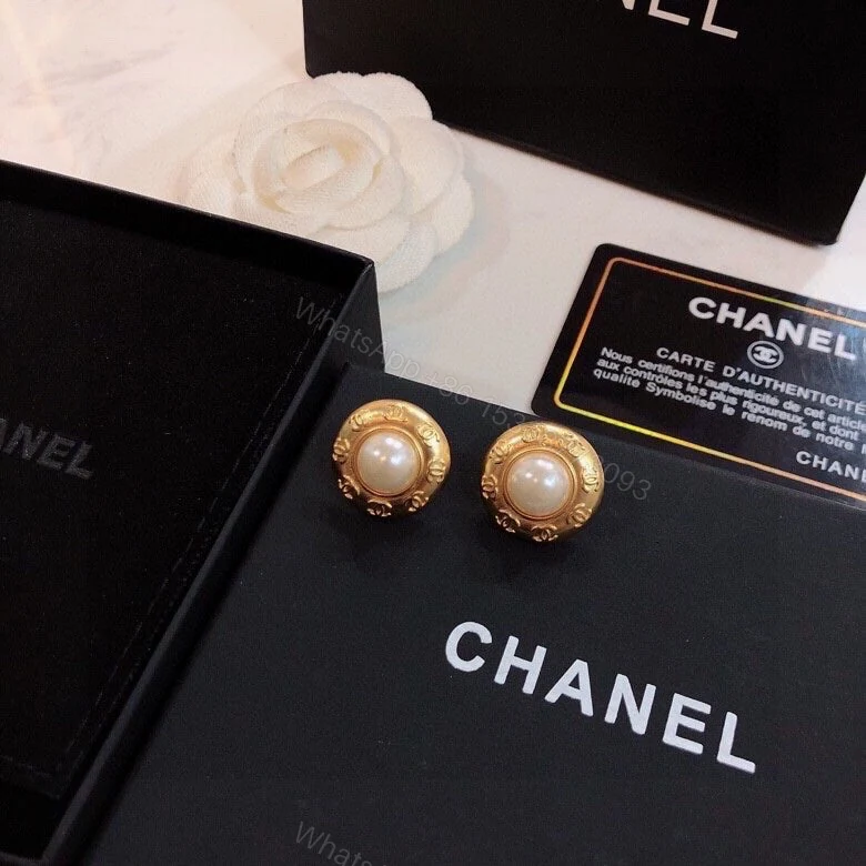 View 4 of EN – Lux Earring Chanel 018