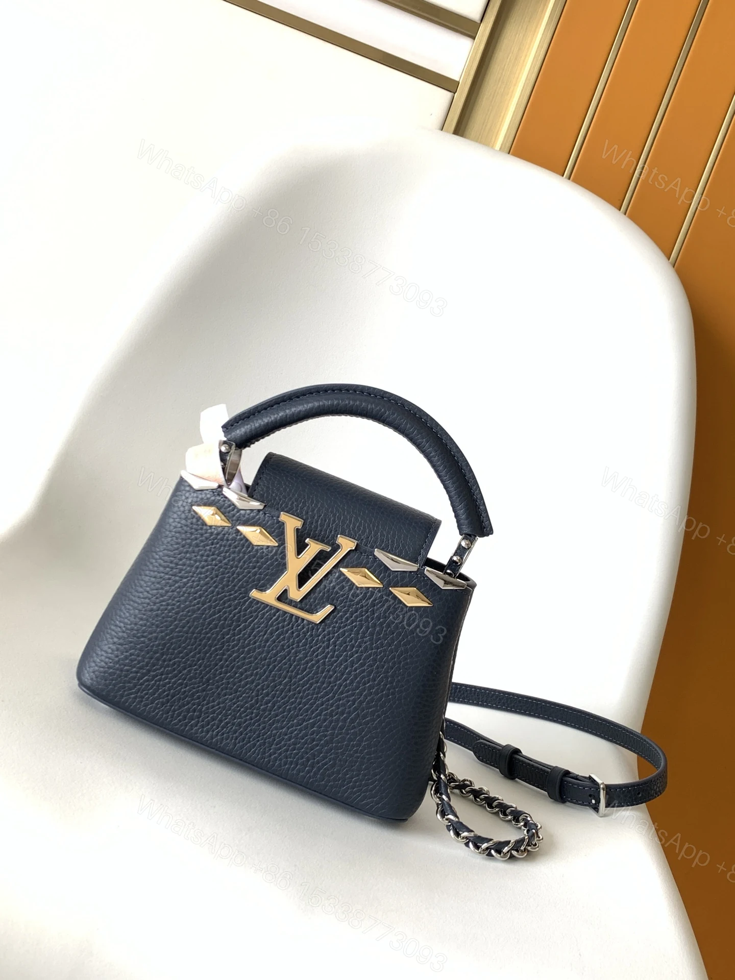 LV一比一女款手提包黑色荔枝皮革 LV金屬LOGO百搭小包款 — view 1