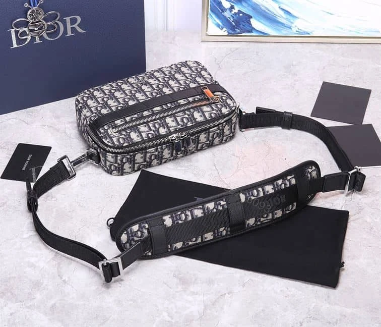 View 10 of SAFARI MESSENGER BAG BEIGE AND BLACK DIOR OBLIQUE JACQUARD – DR012