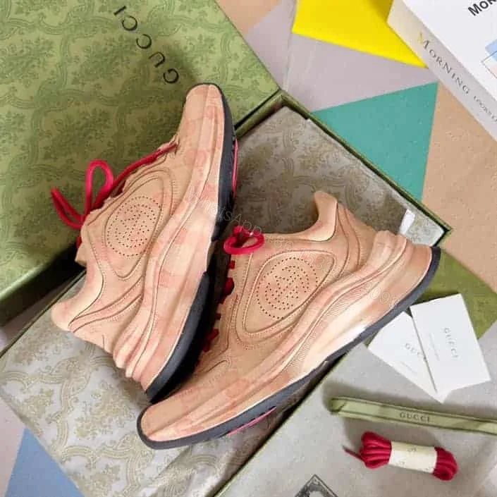 View 3 of MEN’S GUCCI RUN SNEAKER – GC144