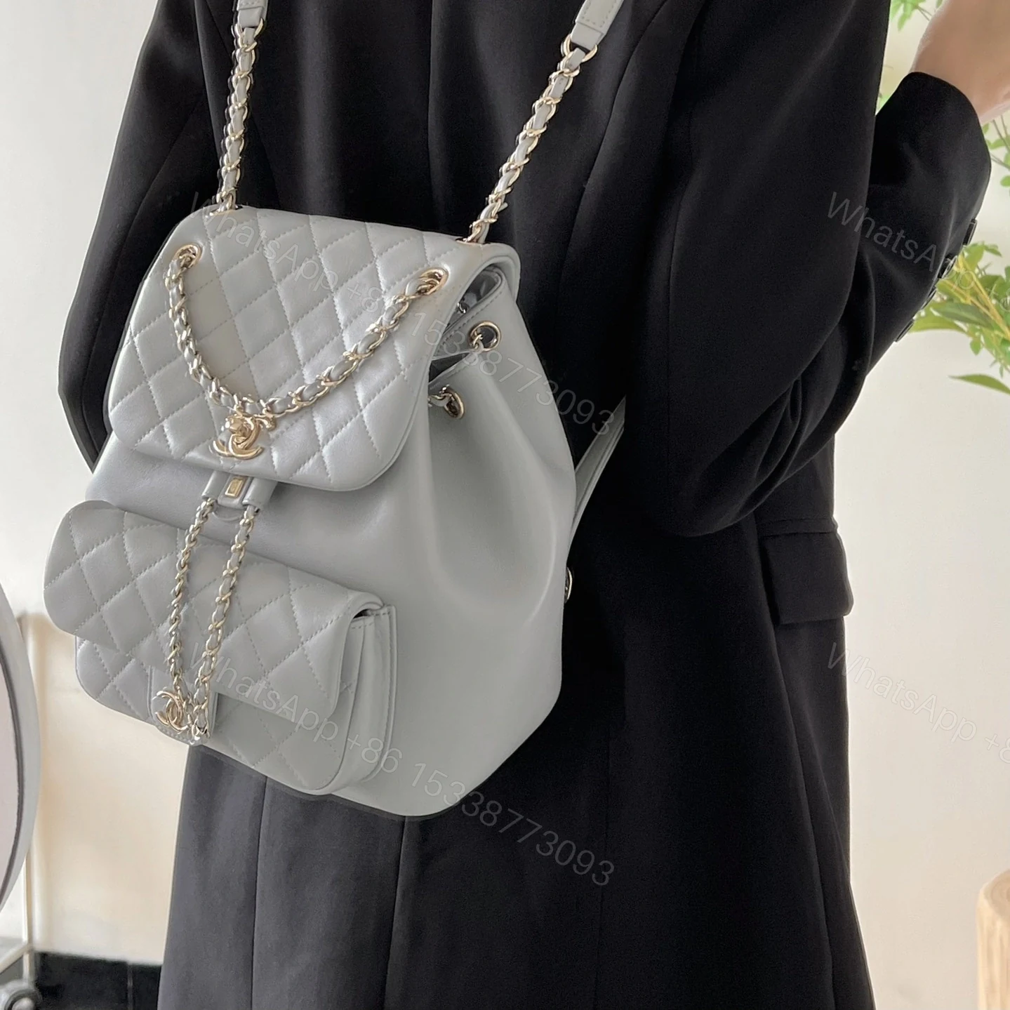 View 12 of 高仿Chanel*24K系列AS2908小牛皮淡灰雙肩包大號免檢版