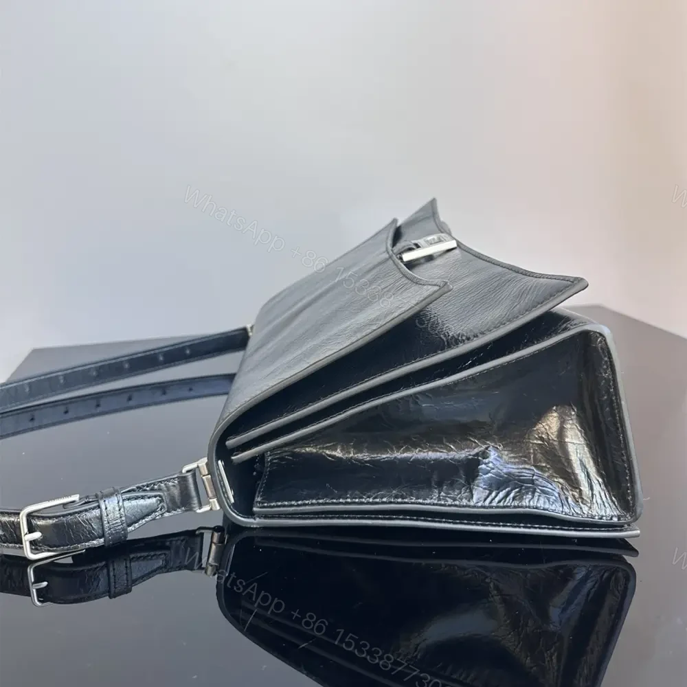 View 6 of 高仿Balenciaga冬季新款Crush腋下包黑銀