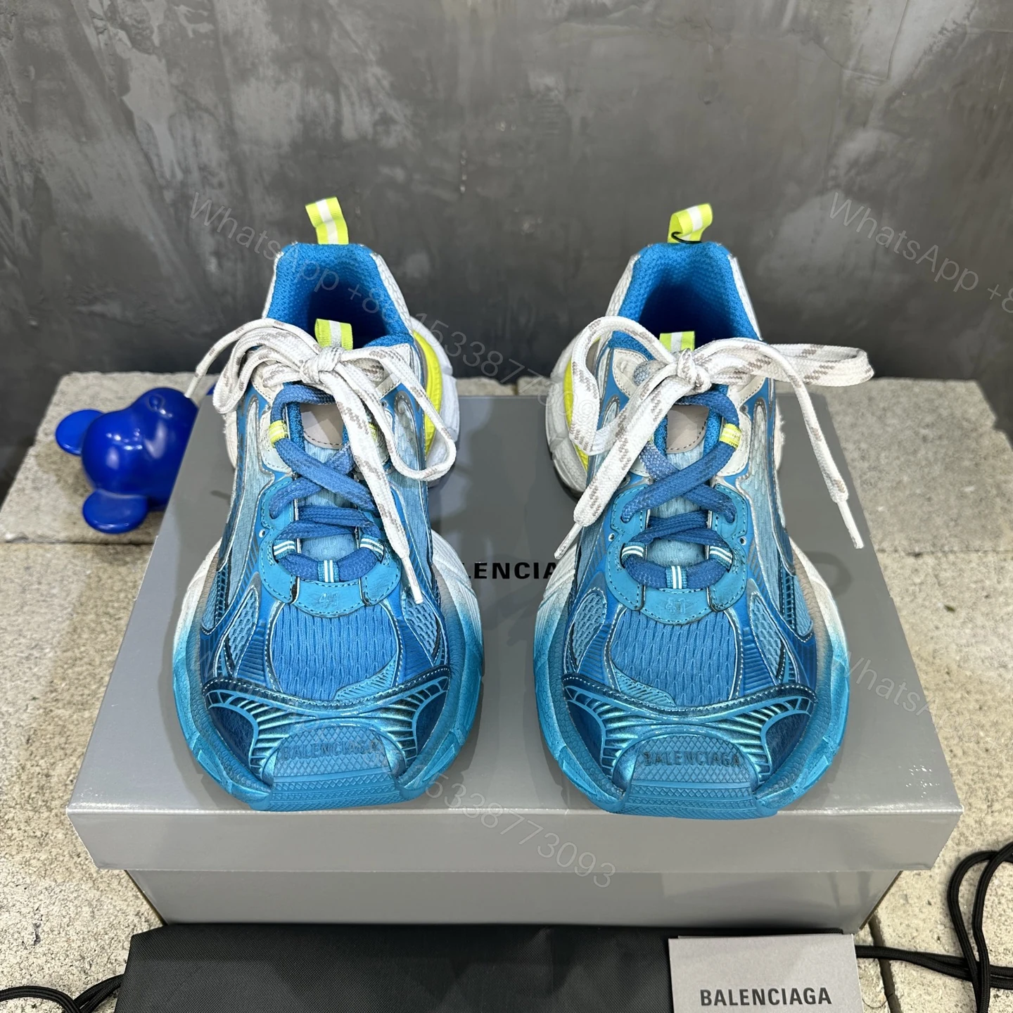 Balenciaga A貨天空藍老爹鞋青春感配色搶眼吸睛 — view 1