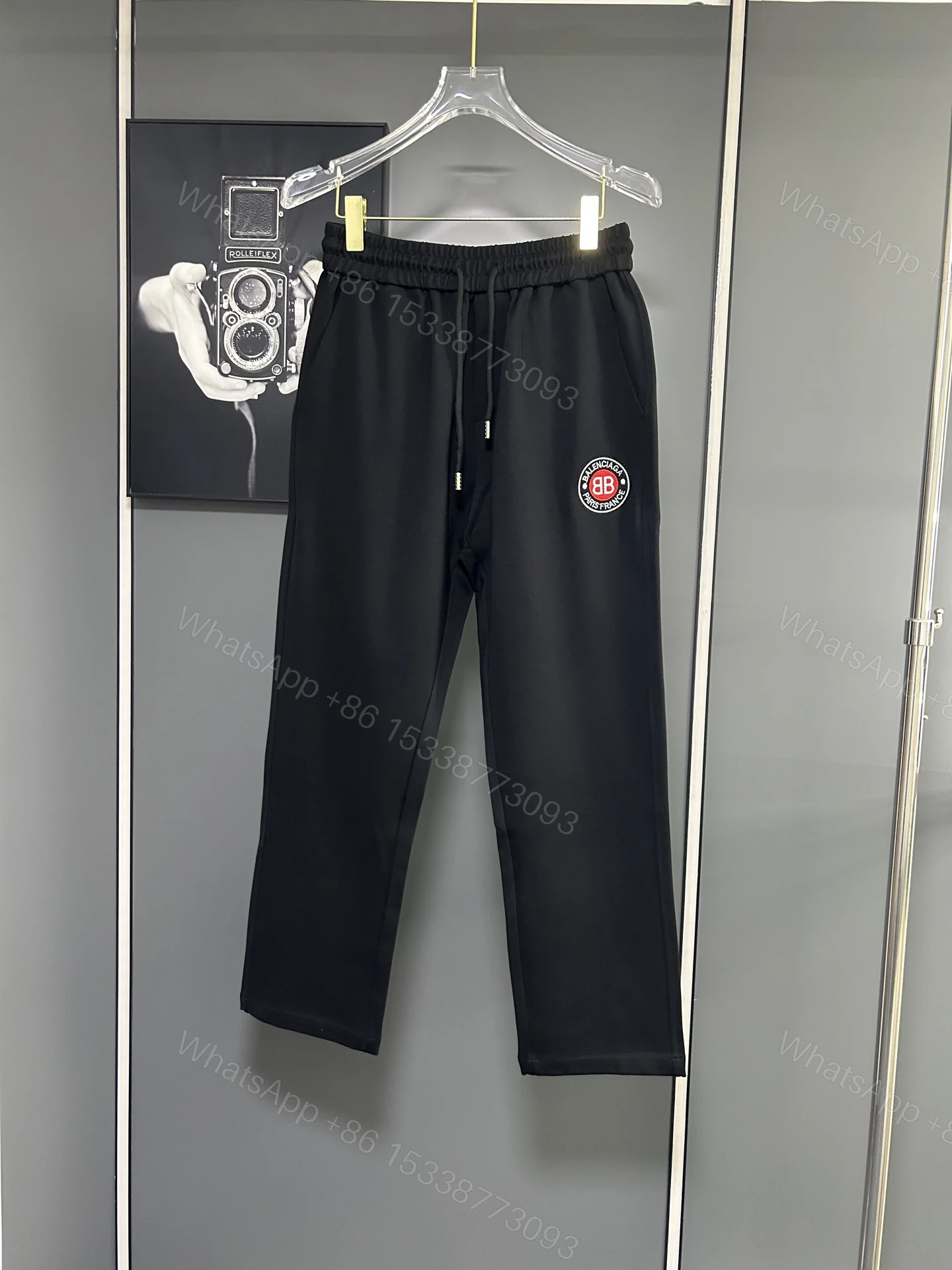 Balenciaga 高仿黑色圓章運動褲 經典徽章百搭設計 — view 1