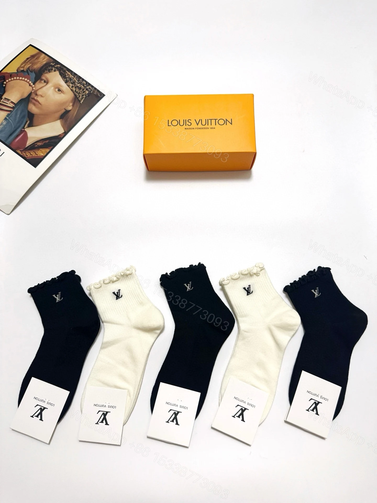 LV A貨膚色滿版絲襪老花圖樣 顯白顯瘦透膚設計春夏穿搭必備 — view 1