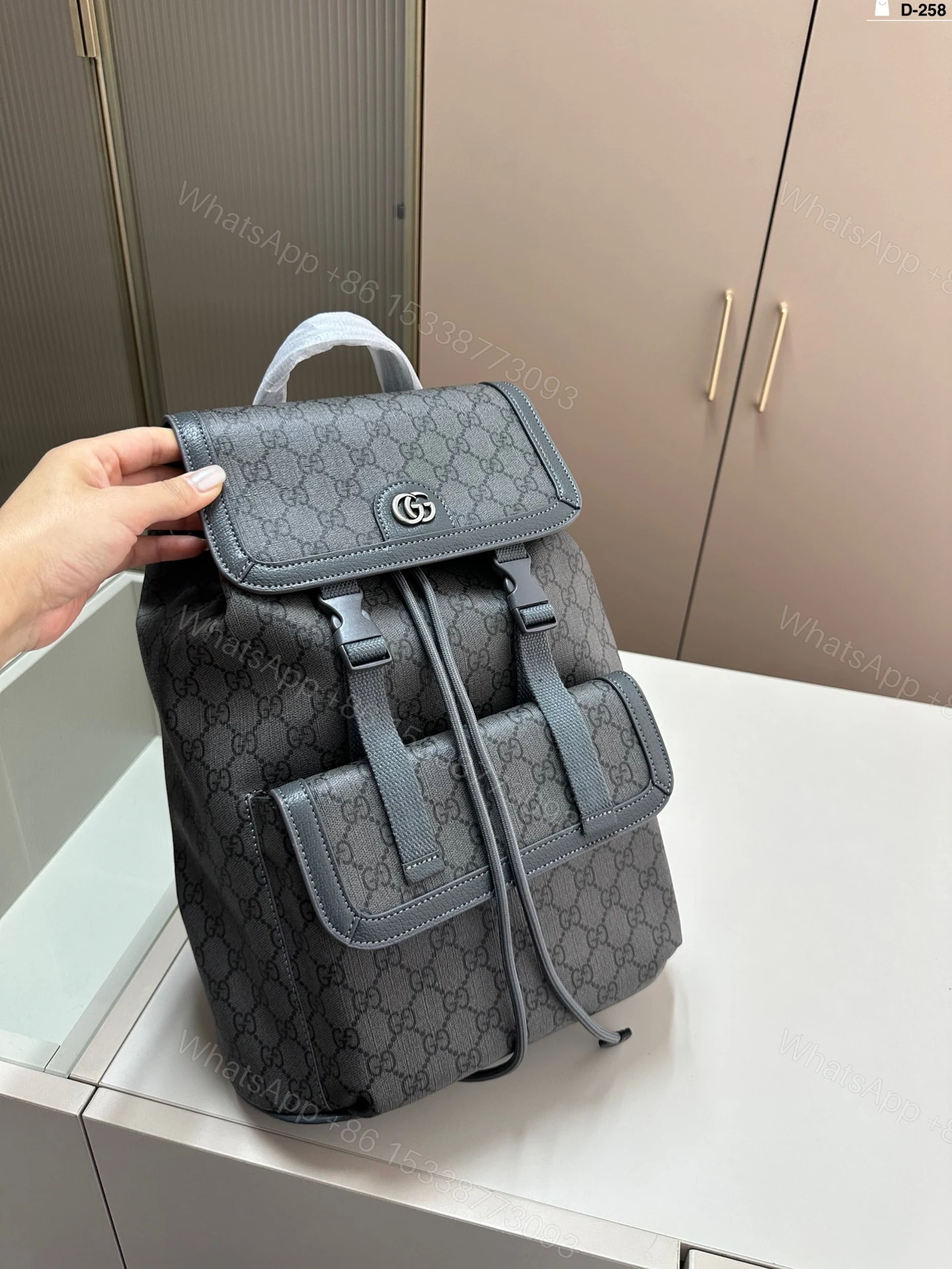 Gucci高仿男士後背包GG老花灰帆布通勤百搭設計款 — view 1