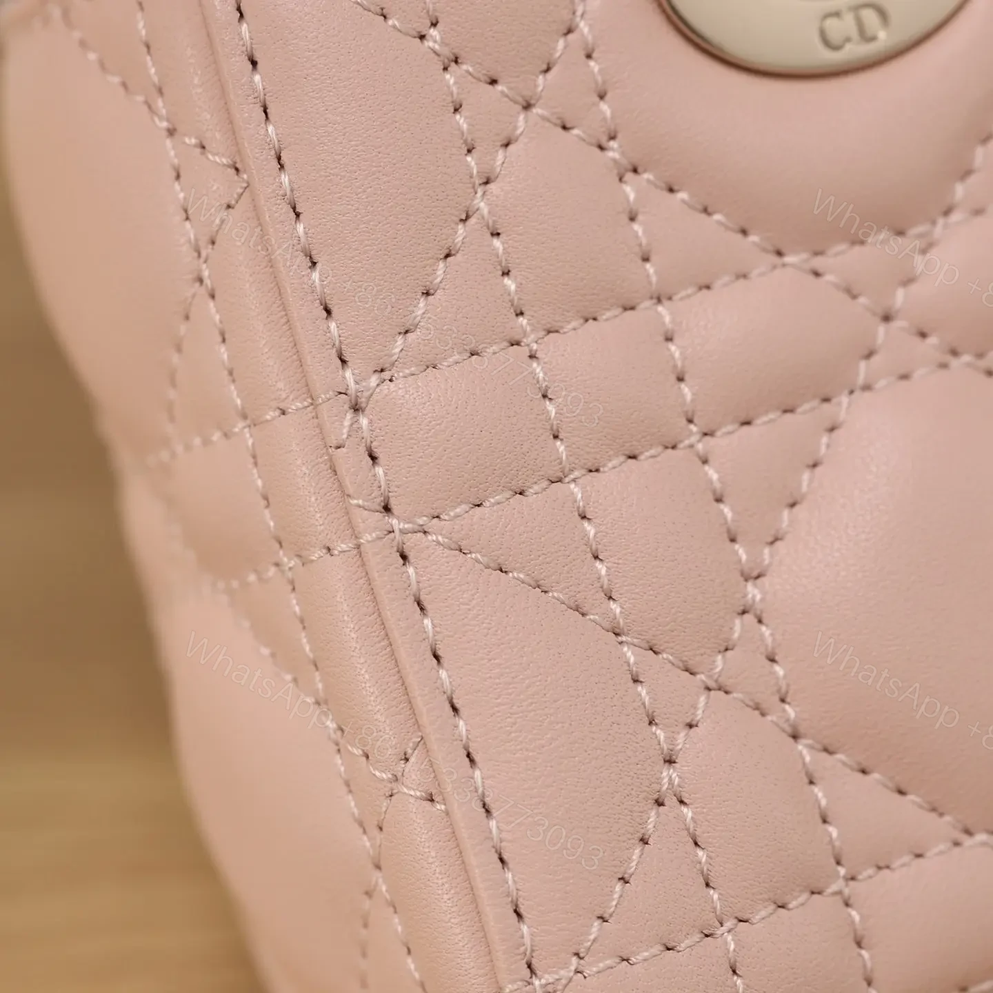View 24 of 高仿Dior*LadyDJoy系列S0910M84P小羊皮戴妃包沙粉色Mini免檢版