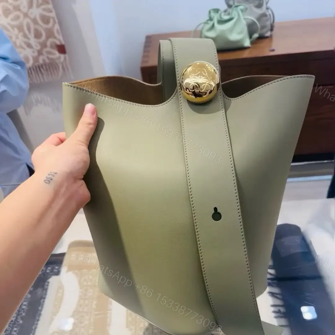 View 10 of 高仿Loewe*Bucket系列4787水桶包桉樹綠色中號免檢版