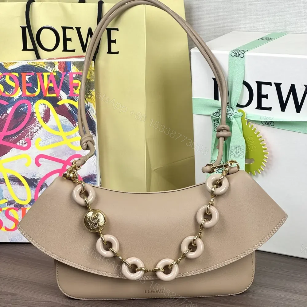 View 7 of 高仿Loewe*Ola系列2150小牛皮腋下包沙色中號免檢版