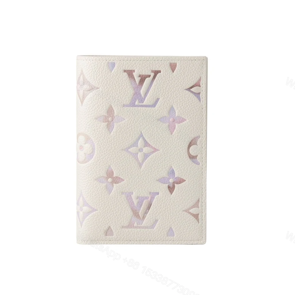 Louis Vuitton Passport Cover Dream Beige 14Cm M25917 — view 1