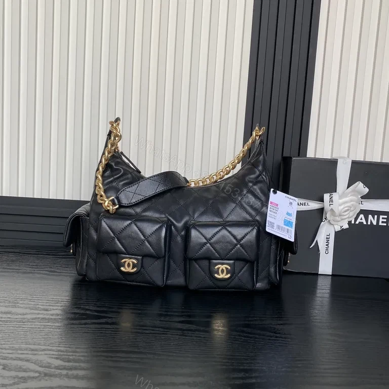 Chic Quilted Crossbody: Gold Chain Luxe Everyday Carry — view 1