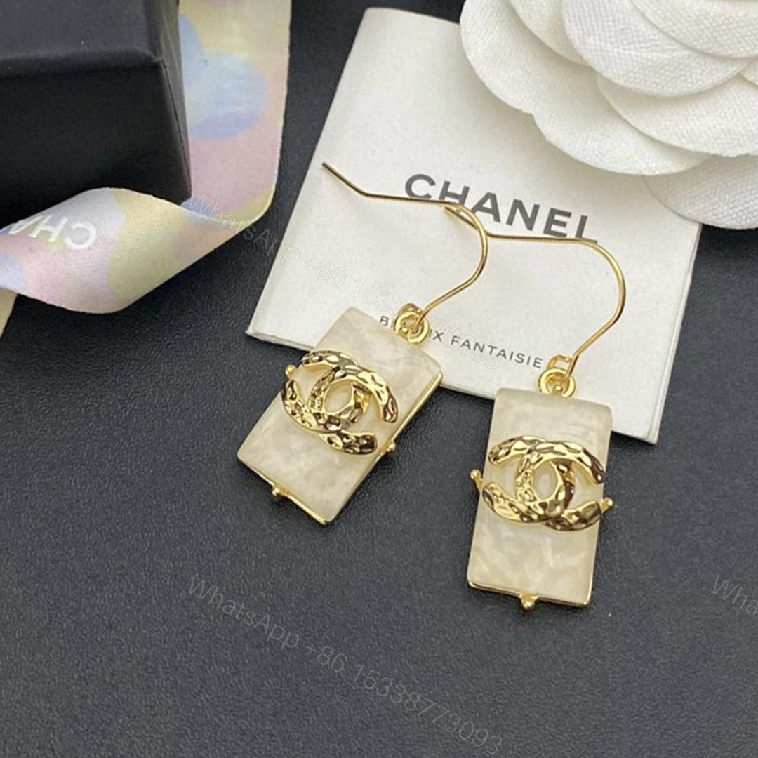 View 4 of EN – Lux Earring Chanel 026