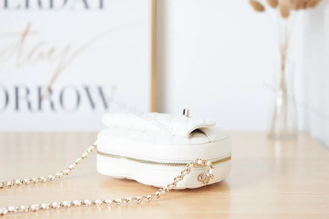 View 6 of Chanel The One Like Auth Handbags Smooth Leather Heart-Pattern Milk Lock Gold 16.5x18x6.5cm