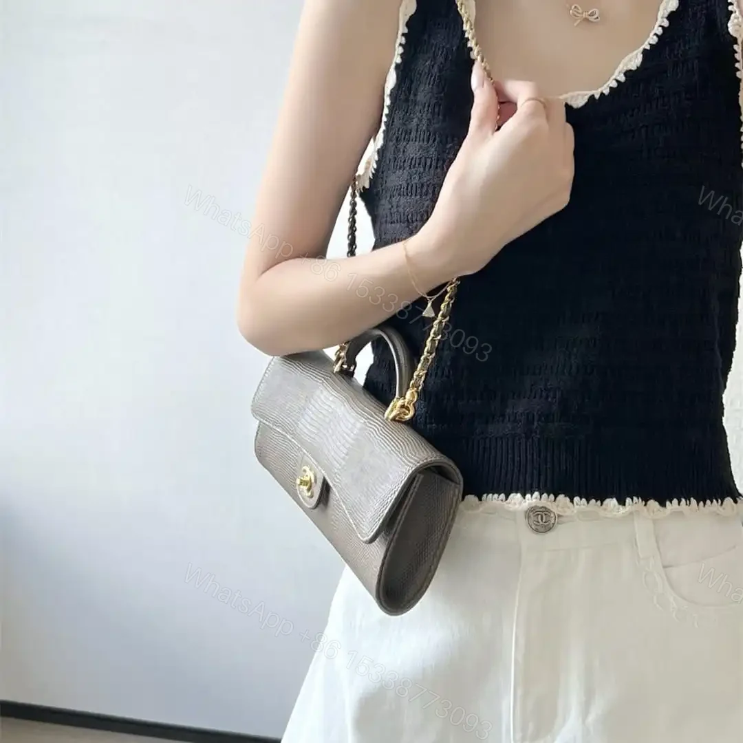 View 22 of 高仿Chanel*26A系列AP5280高級手工坊手拿包蜥蜴紋棕色免檢版