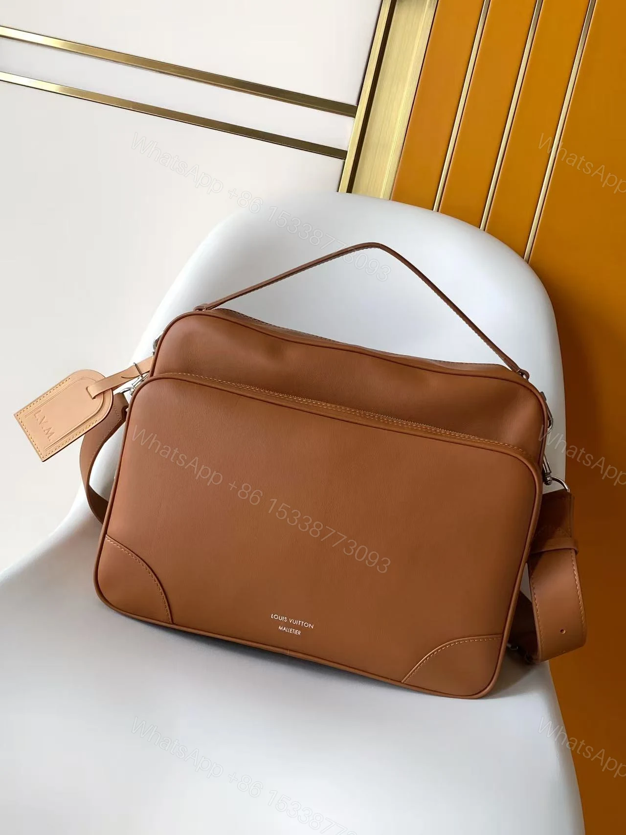 LV 高仿 棕色復古皮革 Messenger 郵差斜背包 — view 1