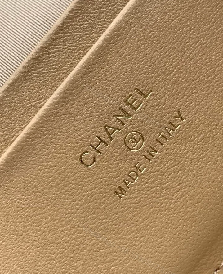 View 10 of Chanel Replica Braided Raffia Vanity Case 4385