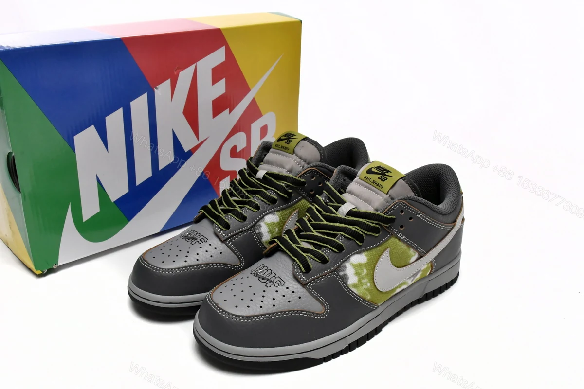 Nike Dunk Low SB Friends and Family FD8775-002 — view 2