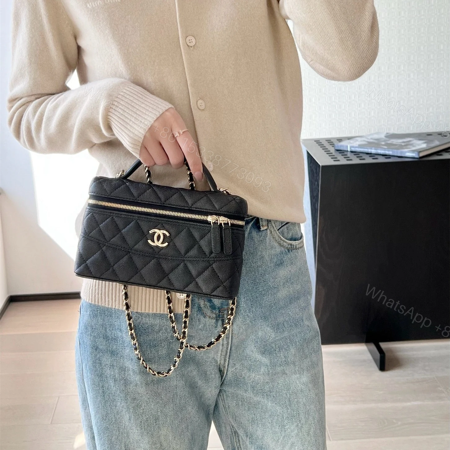 View 13 of 高仿Chanel*25C系列AP4407新款盒子包米色免檢版