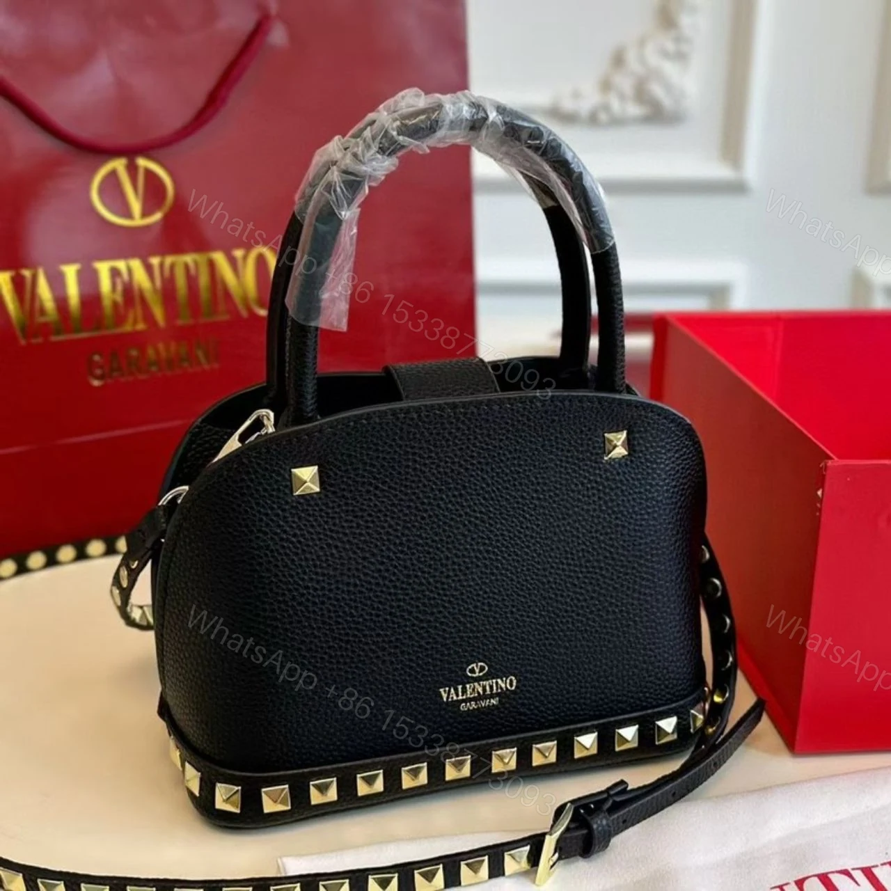 View 5 of VALENTINO GARAVANI ROCKSTUD HANDBAG IN GRAINY CALFSKIN BLACK 21CM