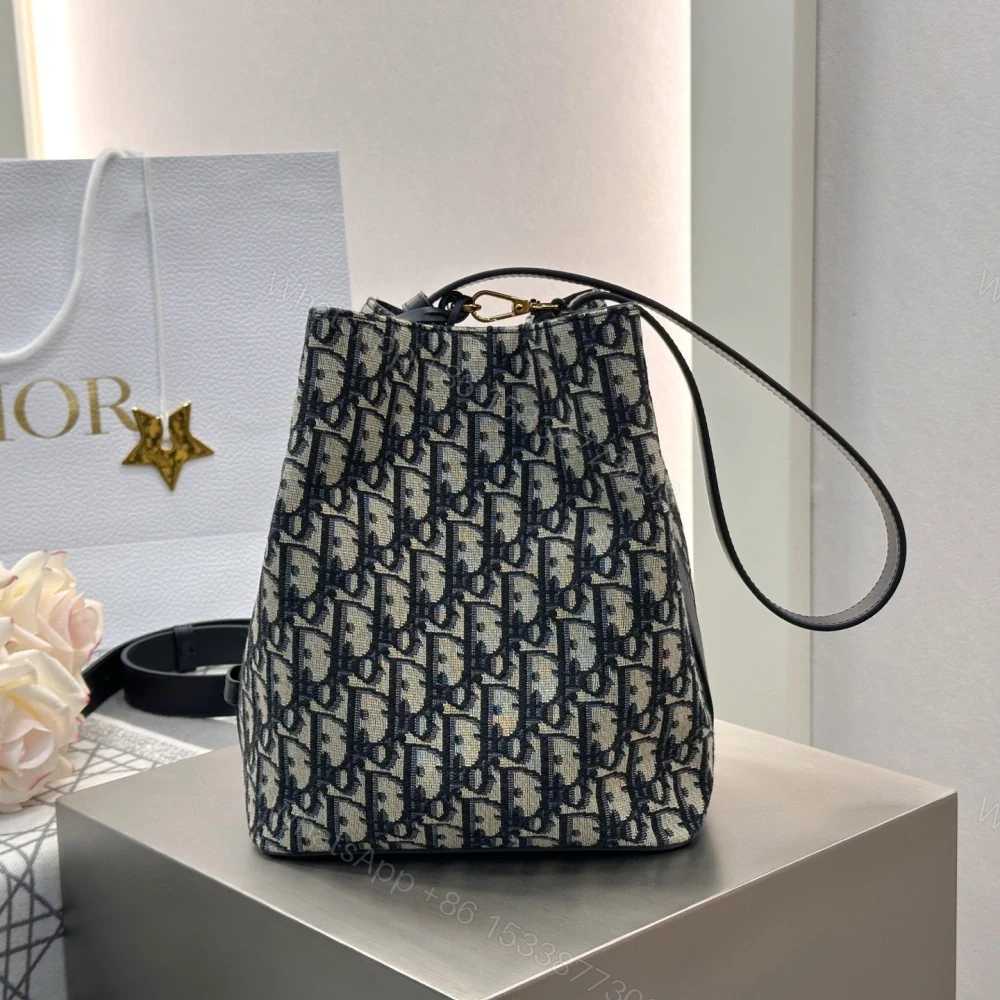 View 6 of 高仿Dior*Star系列M2854M928印花水桶包藍色小號免檢版