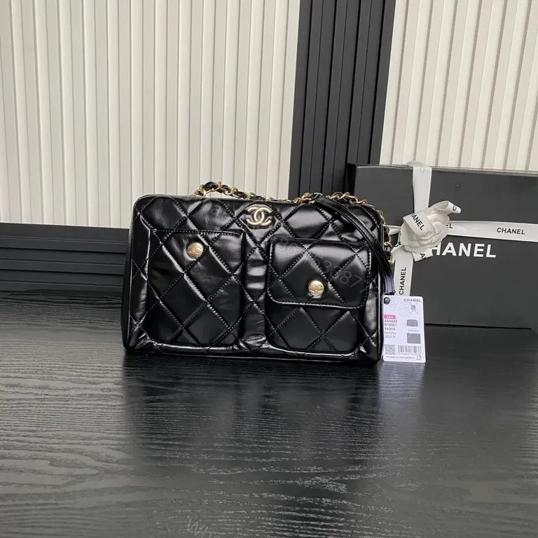 Chic Quilted Black Chain-Handle Bag: Luxury Everyday — view 1