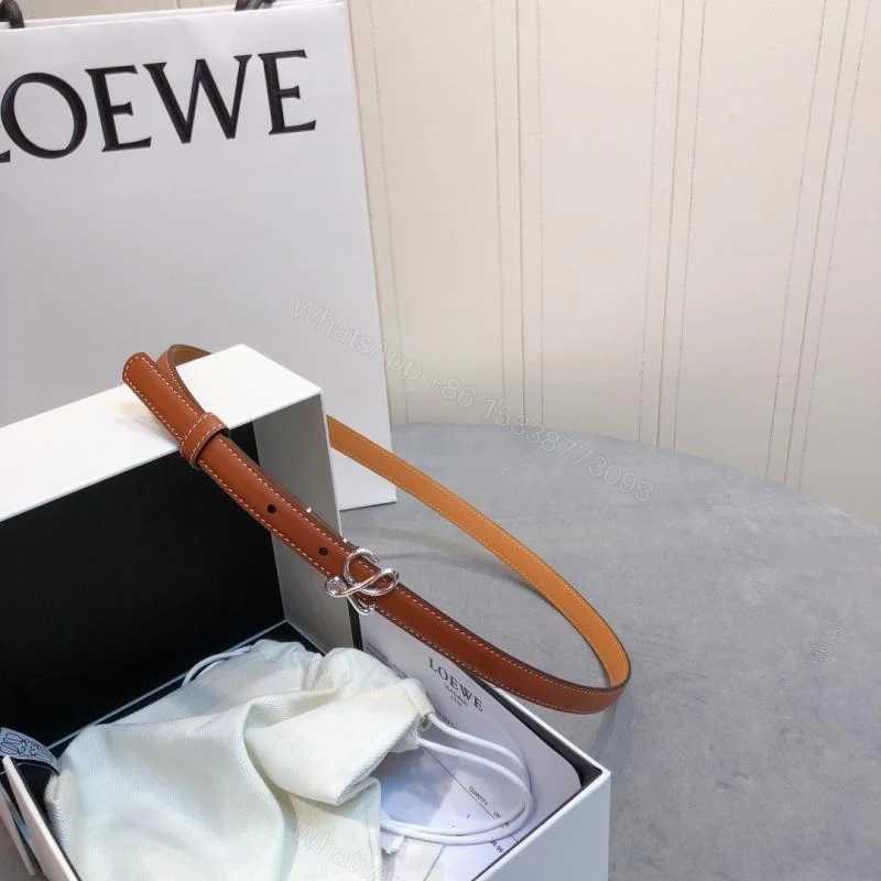 View 2 of Loewe罗意威2020秋冬新款 光滑小牛皮腰带_高仿a货厂家-奢品库