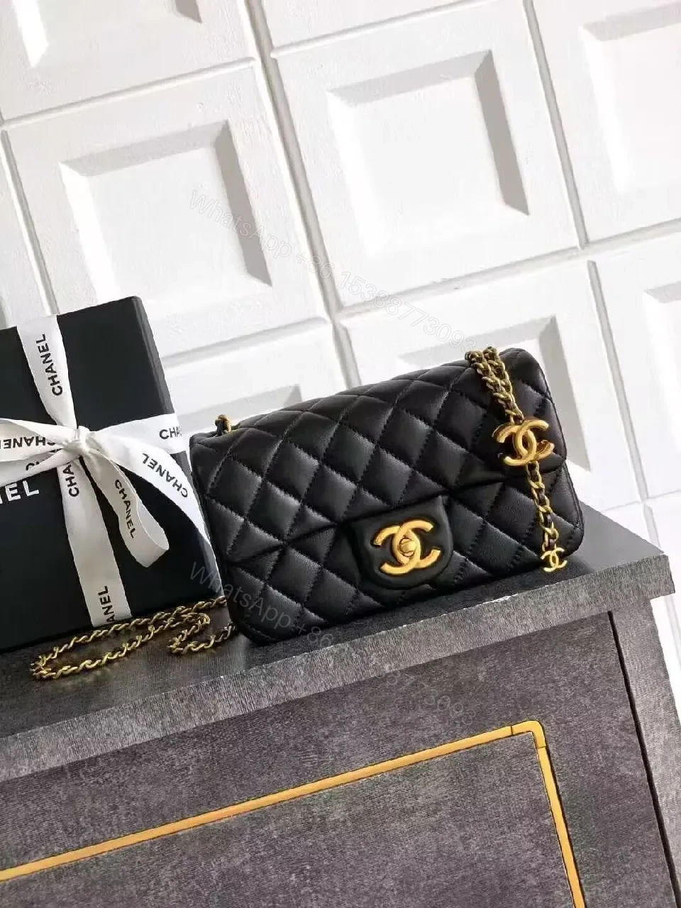 Quilted Crossbody: Luxe Black Leather, Chic, Compact Essential — view 1