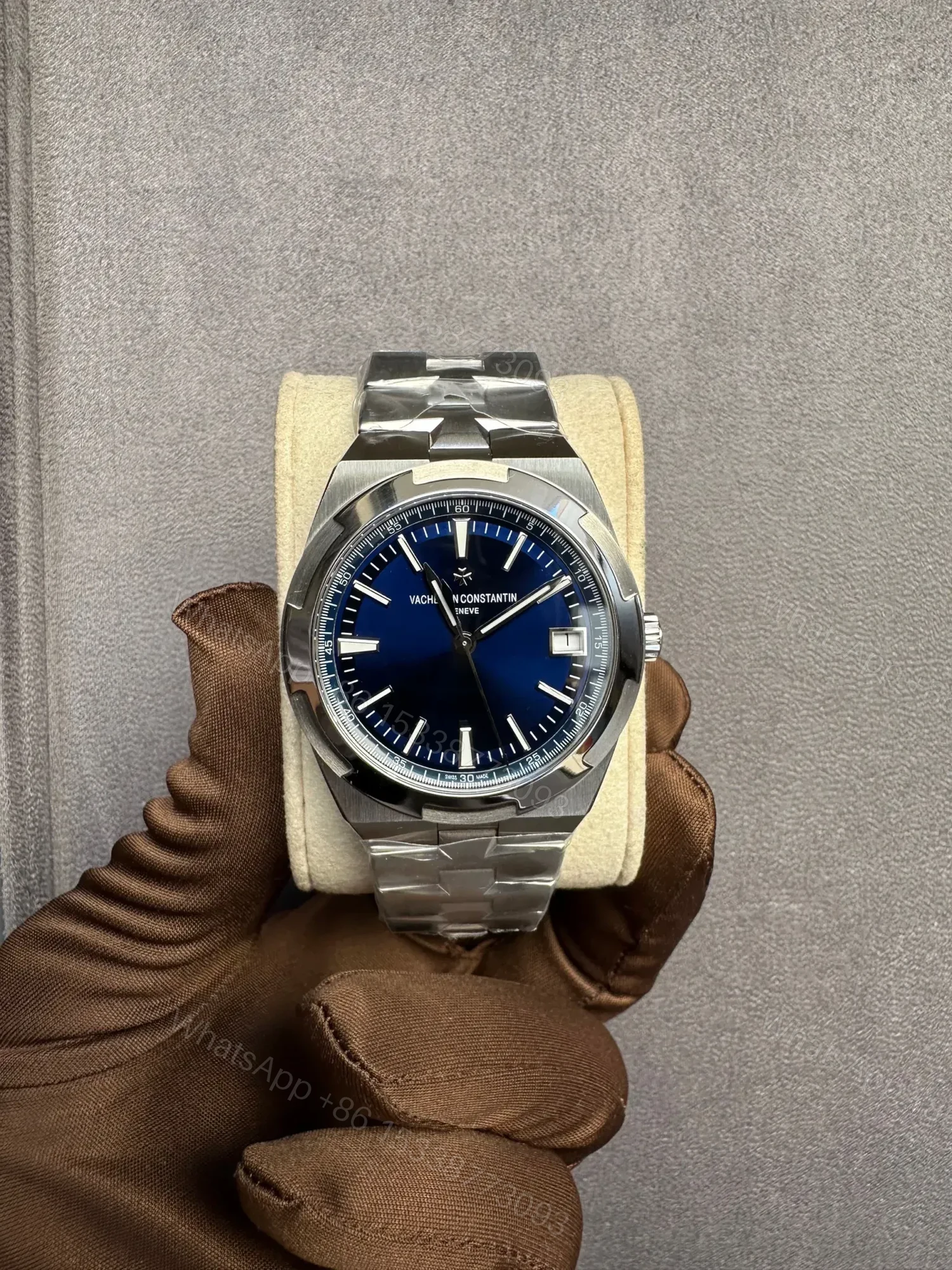 View 3 of Vacheron Constantine Overseas