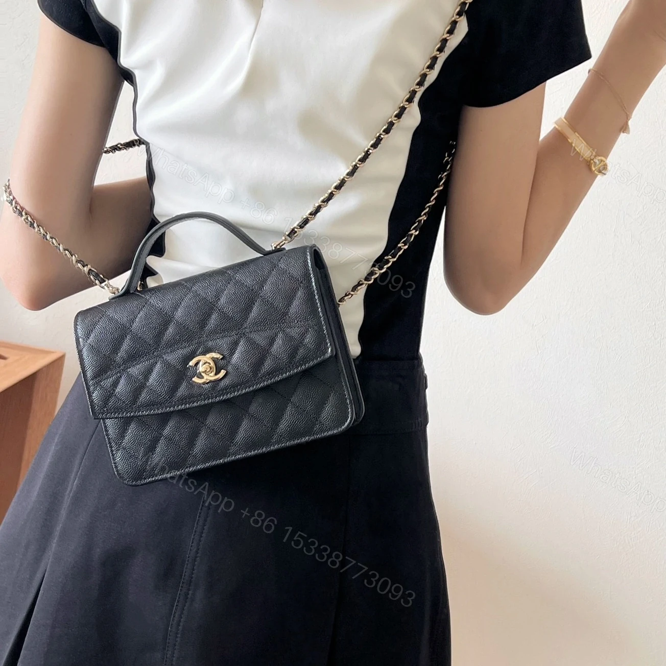 View 14 of 高仿Chanel*25C系列AS4406小球紋牛皮郵差包黑色免檢版