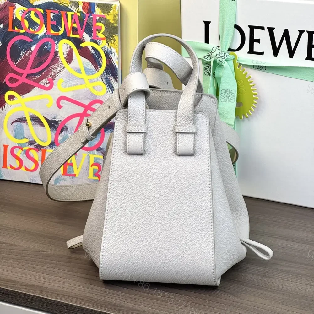 View 6 of 高仿Loewe*Hammock系列1769粒面小牛皮吊床手袋灰白色小號免檢版