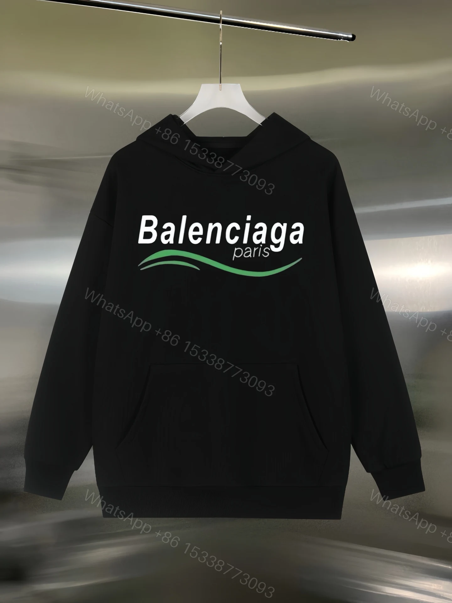 Balenciaga高仿男士黑色連帽衛衣 綠波浪字體設計 都會風人氣款 — view 1