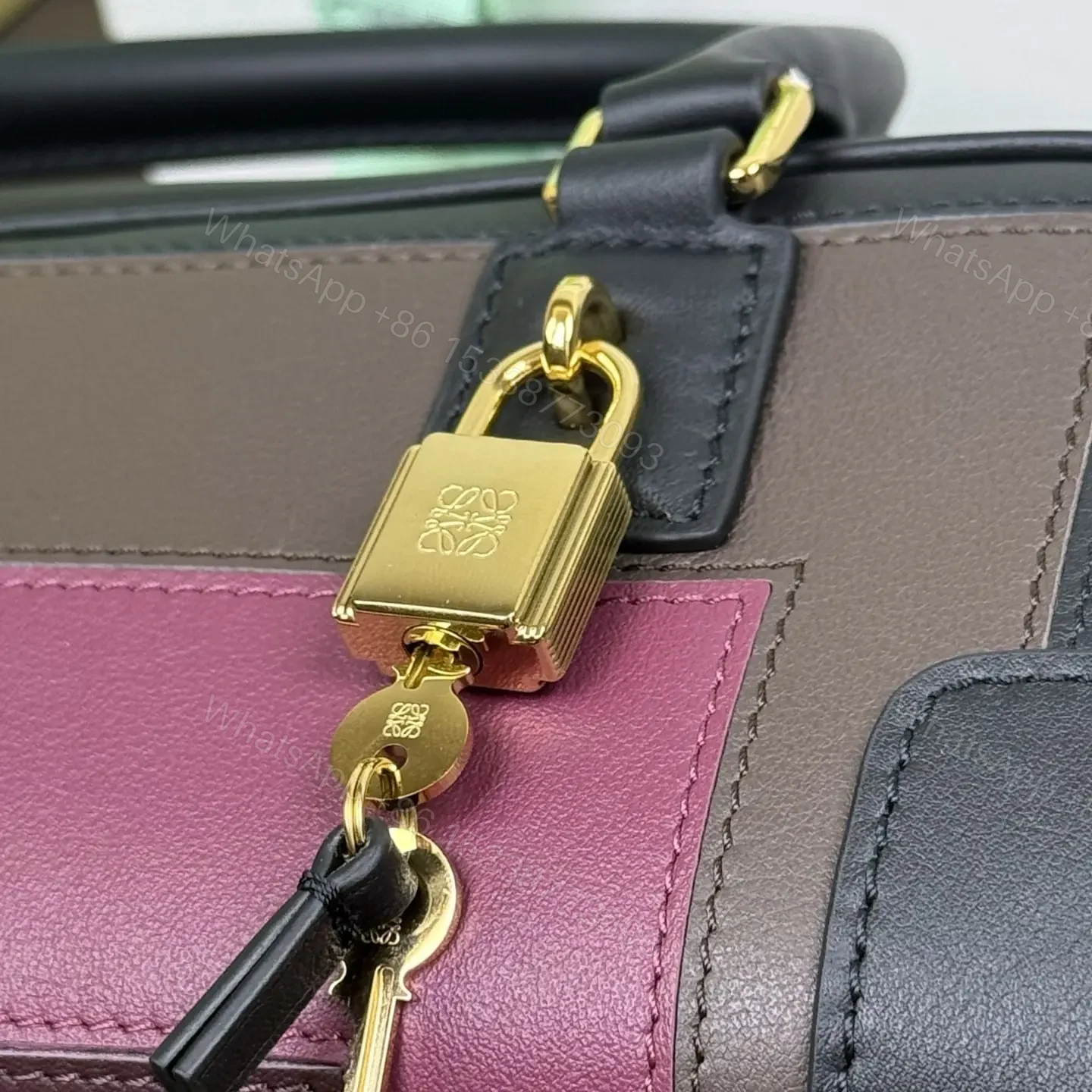 View 8 of 高仿Loewe*Amazona系列1101橫版手提包勃艮第酒免檢版