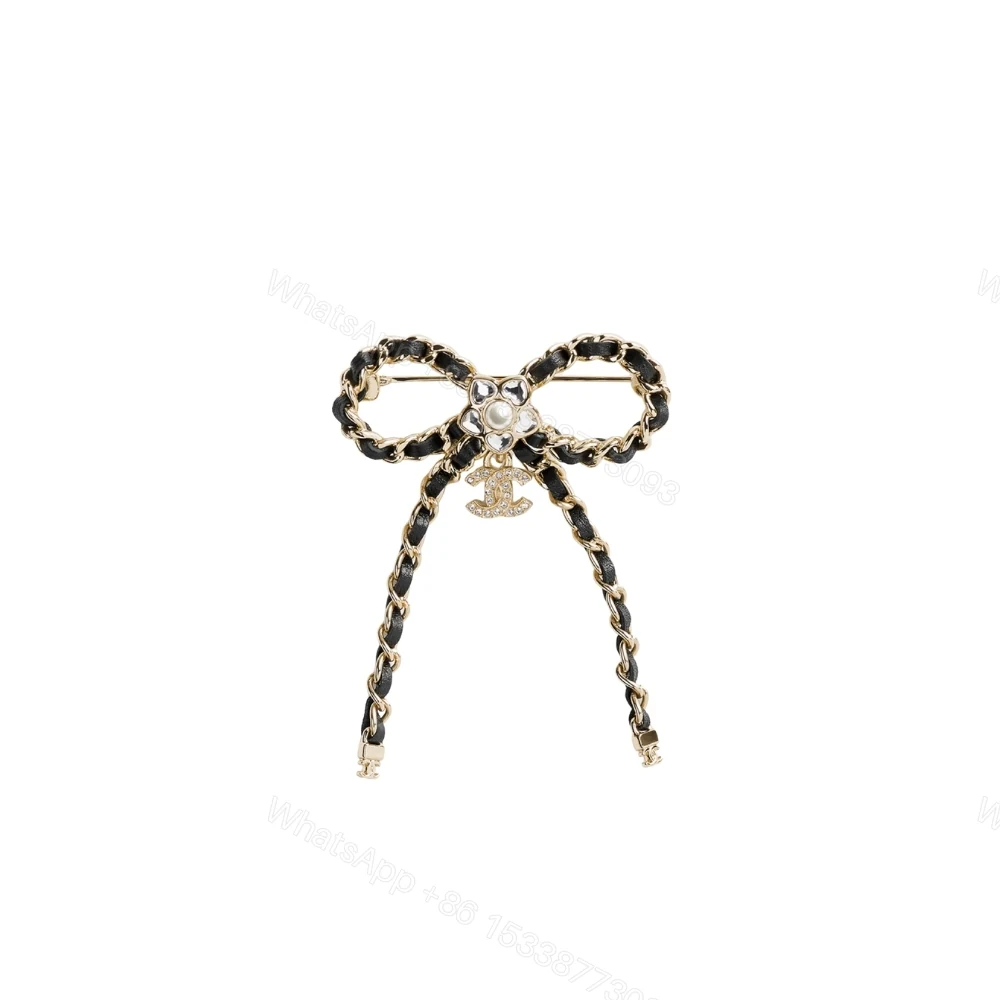 Chanel Brooch Metal Glass Pearls And Strass Gold — view 1