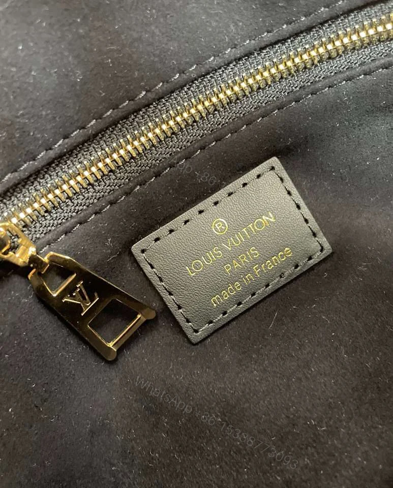 View 4 of LOUIS VUITTON PETITE MALLE SOUPLE – LBV227