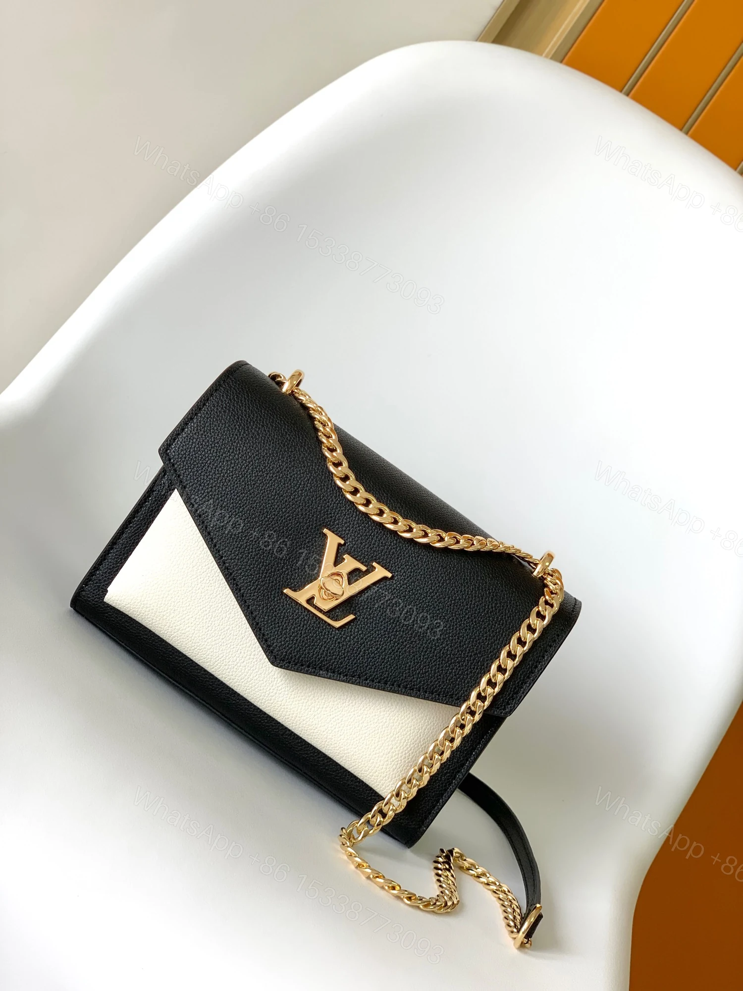 LV 高仿黑白信封包 M82121 金鍊拼色質感斜背女包 — view 1