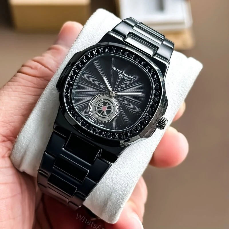 Patek Philippe Nautilus Full Black Quartz 40mm — view 1