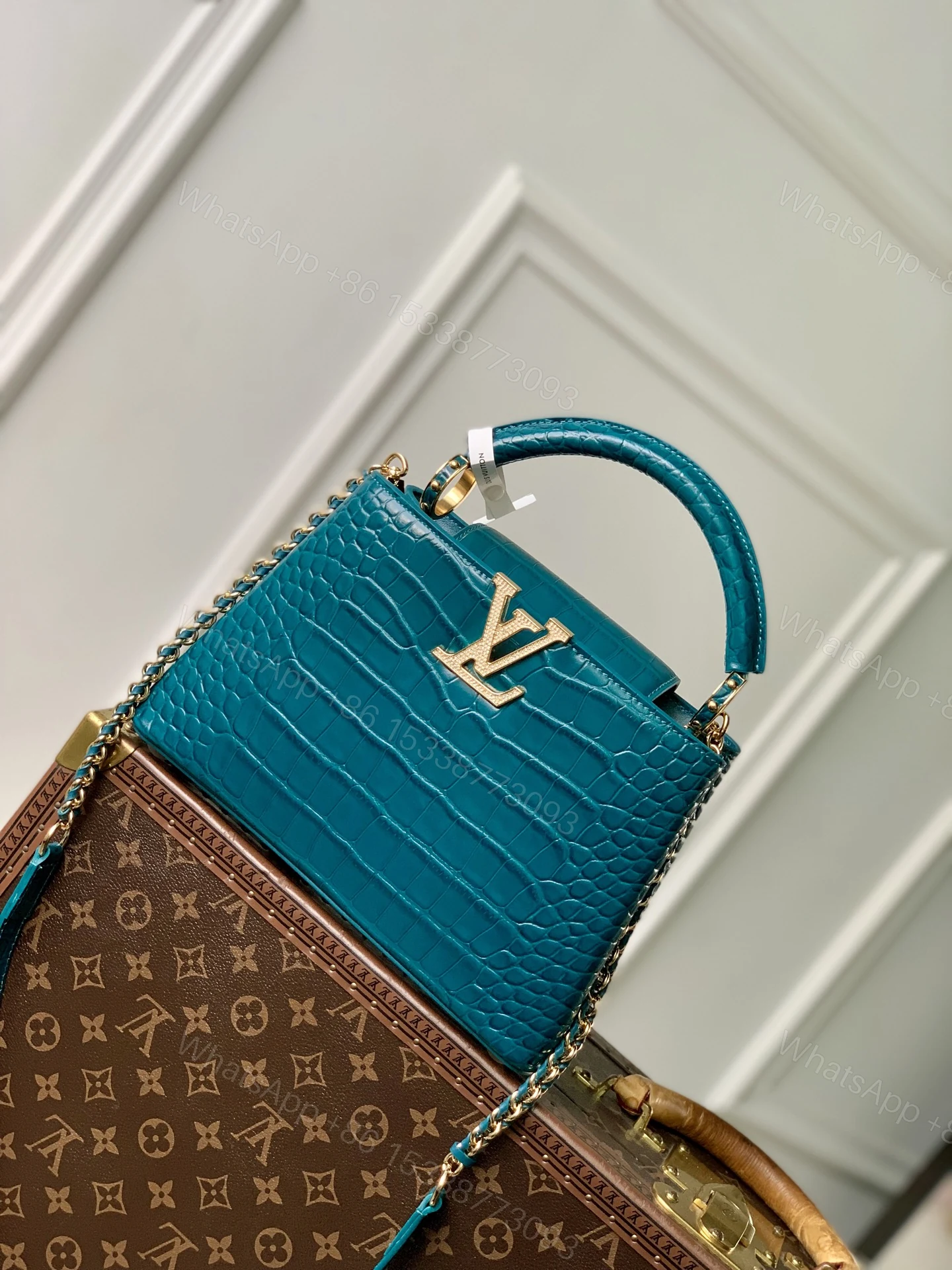 LV 高仿 女款 Capucines 鱷魚紋鏈條手提包 高級氣質斜背包 — view 1