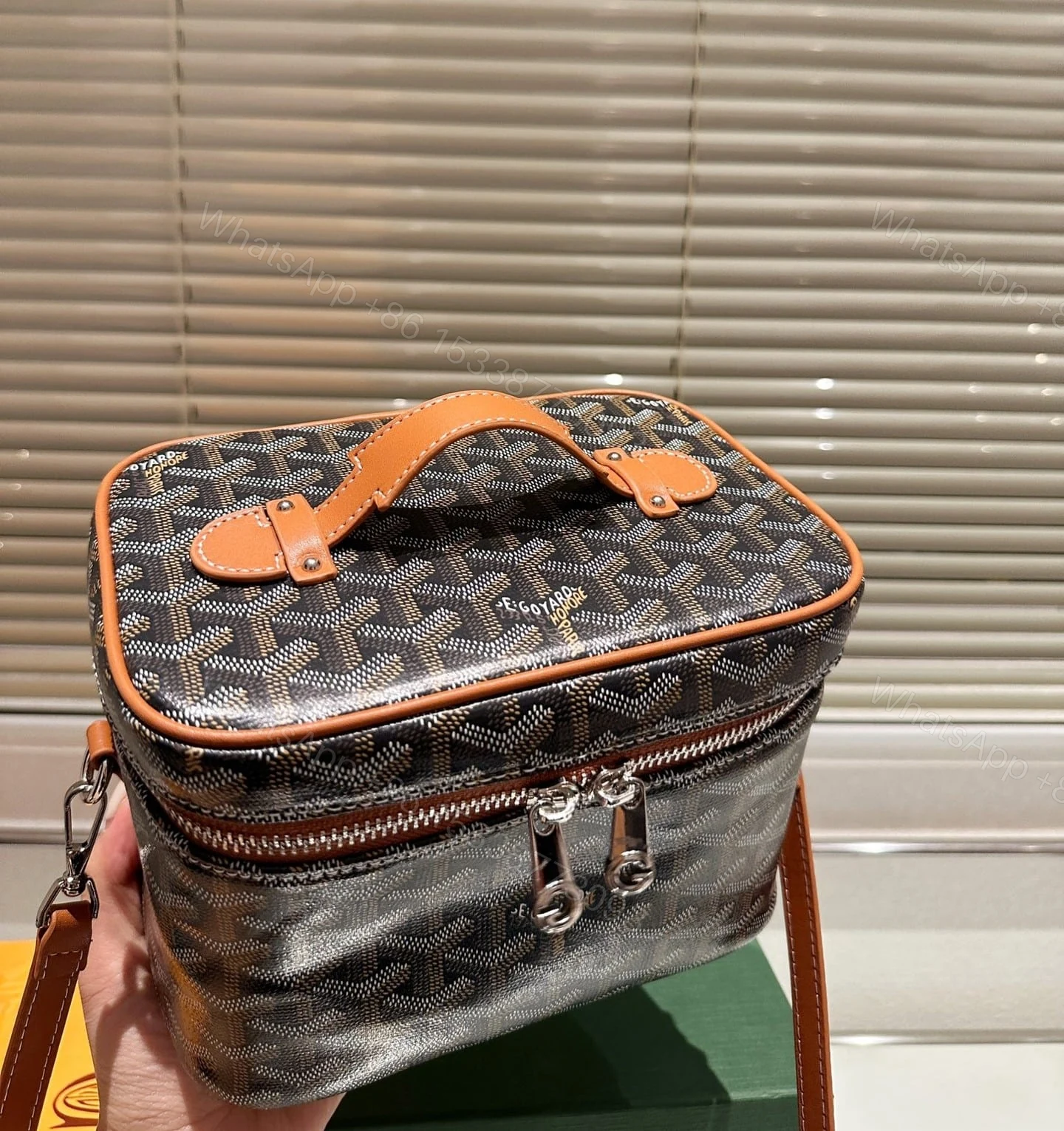 View 8 of GOYARD MUSE VANITY CASE BLACK TAN 20CM MUSEVAPMLTY01CL03P