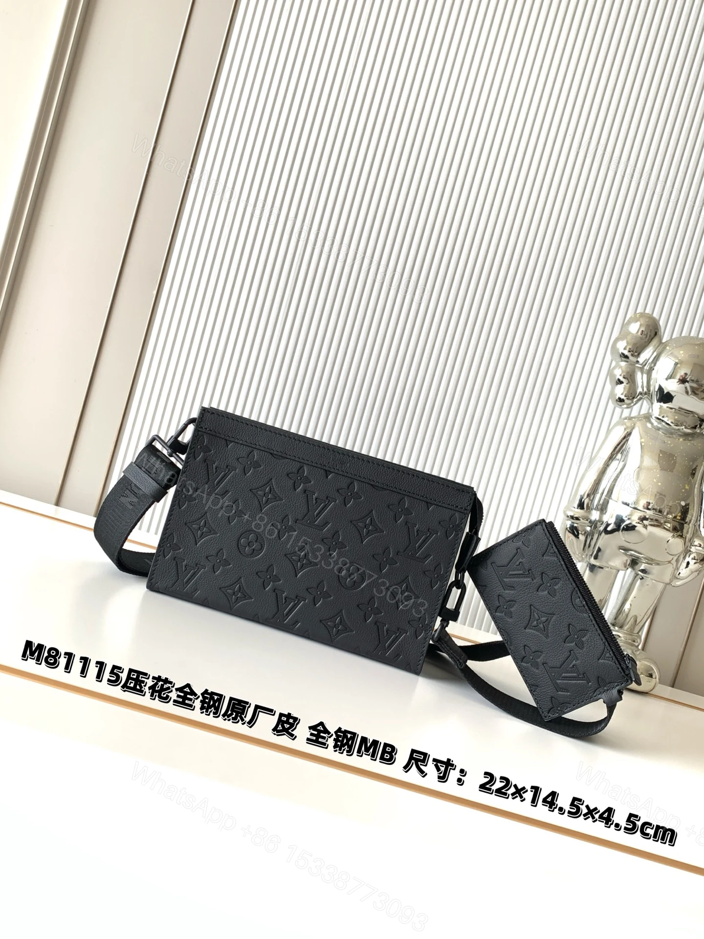 LV A貨 男款 Monogram 壓紋斜背包 時尚胸包 — view 1