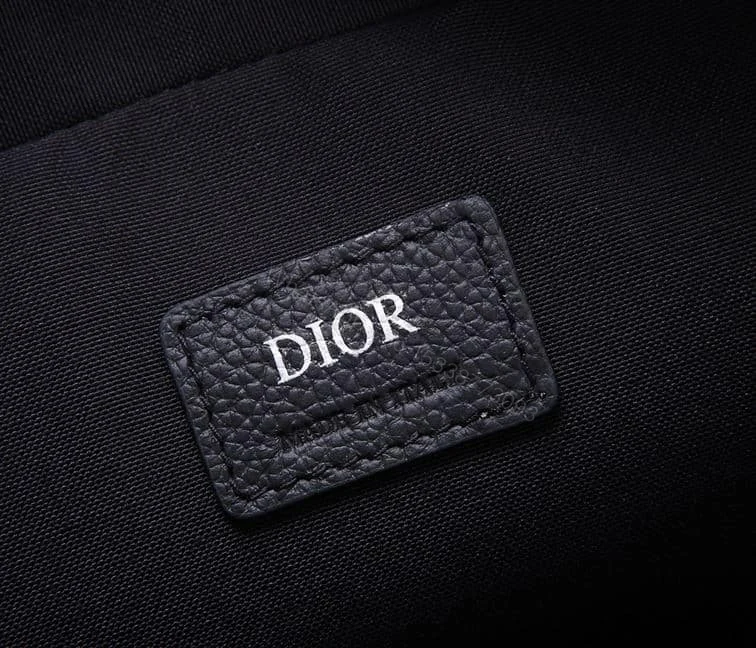 View 9 of SAFARI MESSENGER BAG BEIGE AND BLACK DIOR OBLIQUE JACQUARD – DR012
