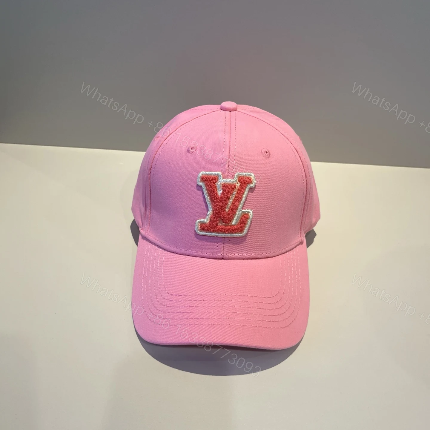 LV 高仿粉色立體刺繡LOGO棒球帽 青春甜美風 — view 1