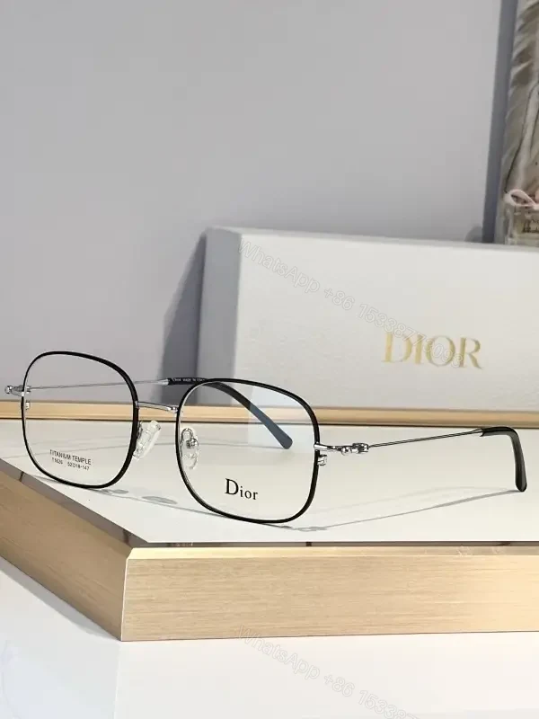 Refined Titanium Eyewear: Subtle Geometry, All-Day Comfort — view 1