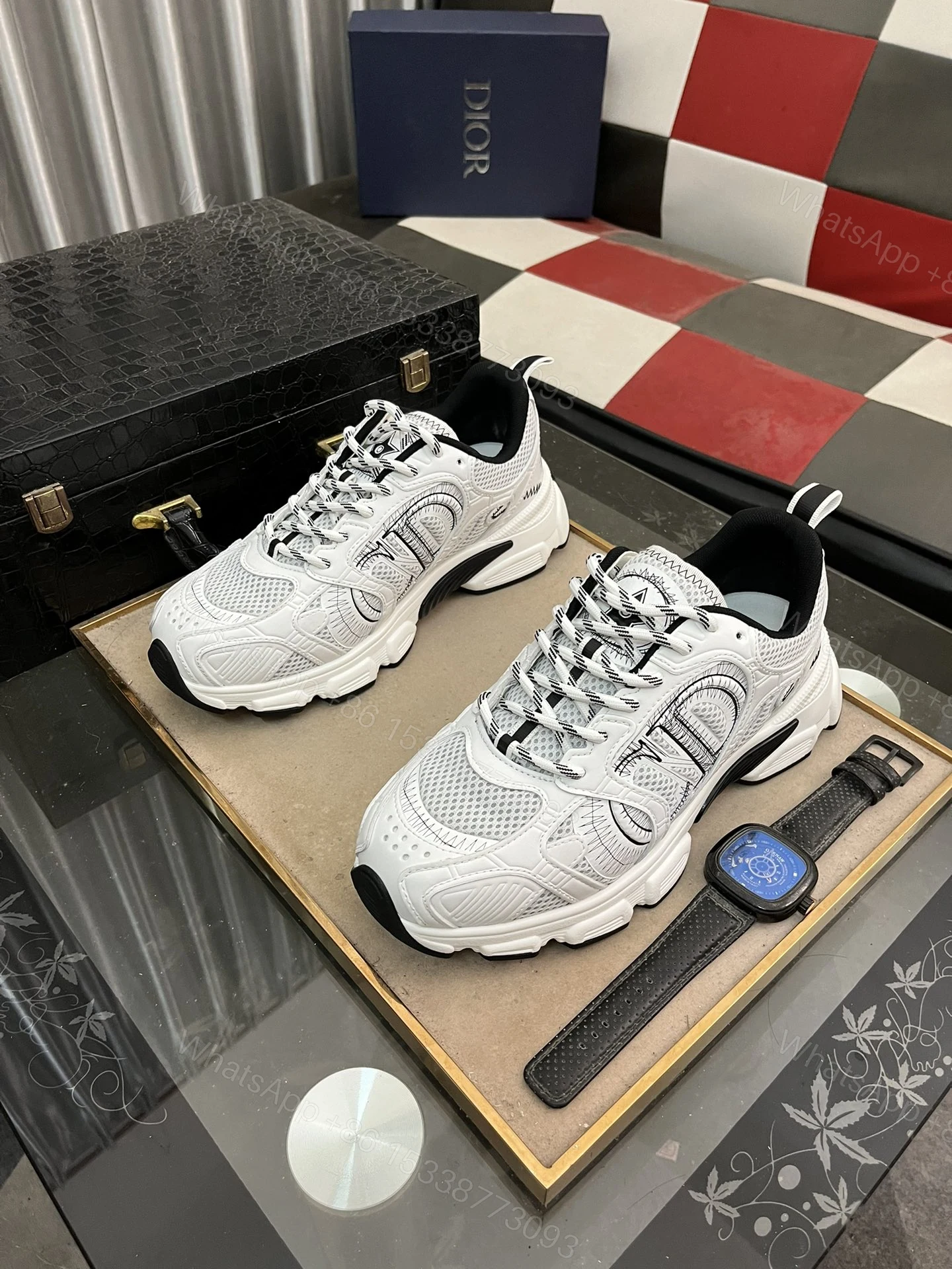 高仿 Dior 白黑對比運動鞋 男款輕量透氣跑鞋 百搭休閒鞋款 — view 1