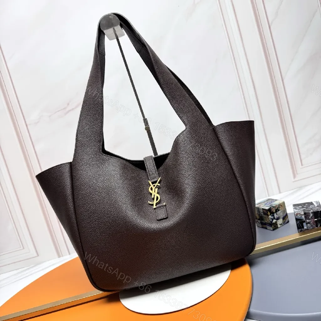 Premium Leather Tote: Structured, Everyday Luxury, Gold Charm — view 1