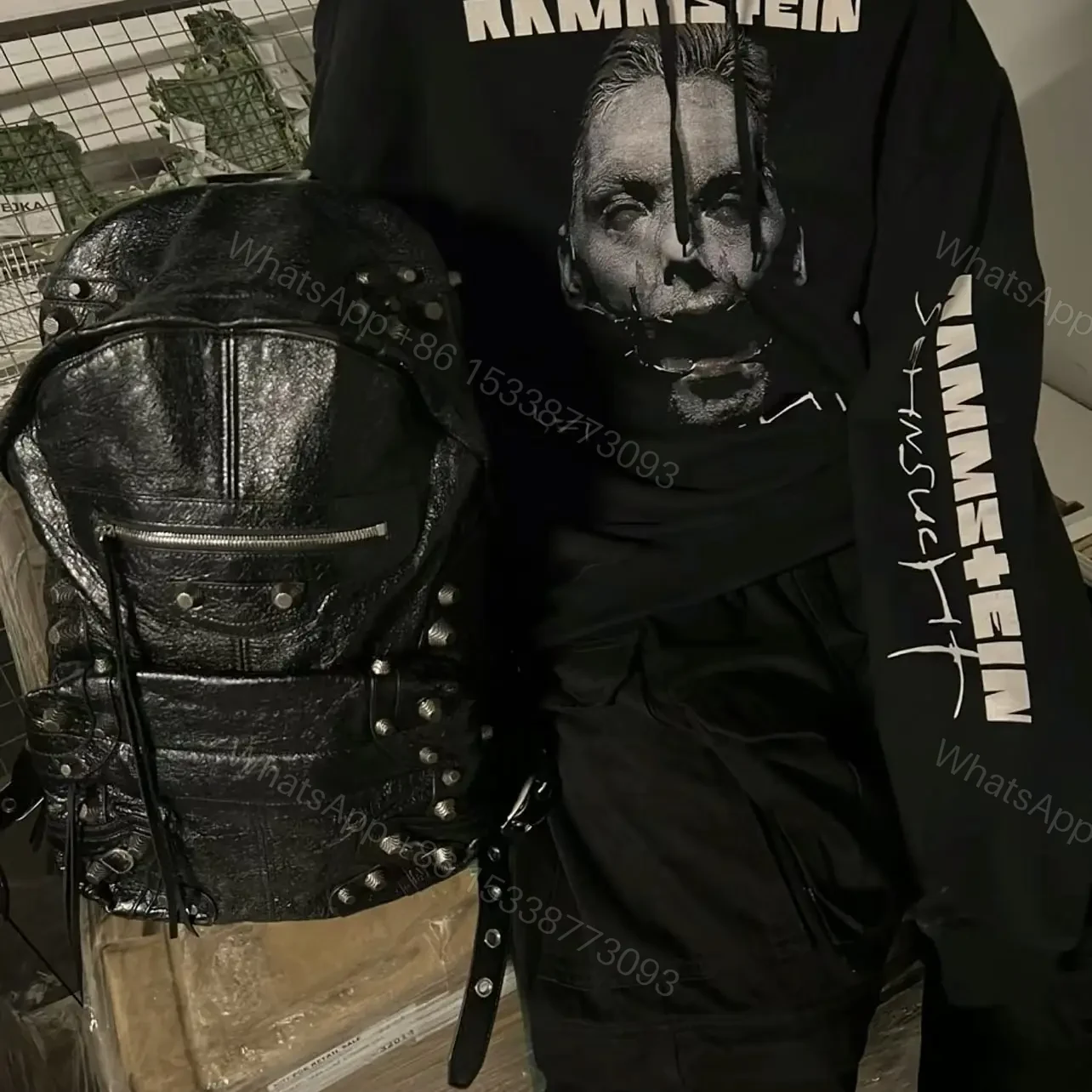 View 16 of 高仿BalenciagaLeCagole系列鉚釘雙肩包