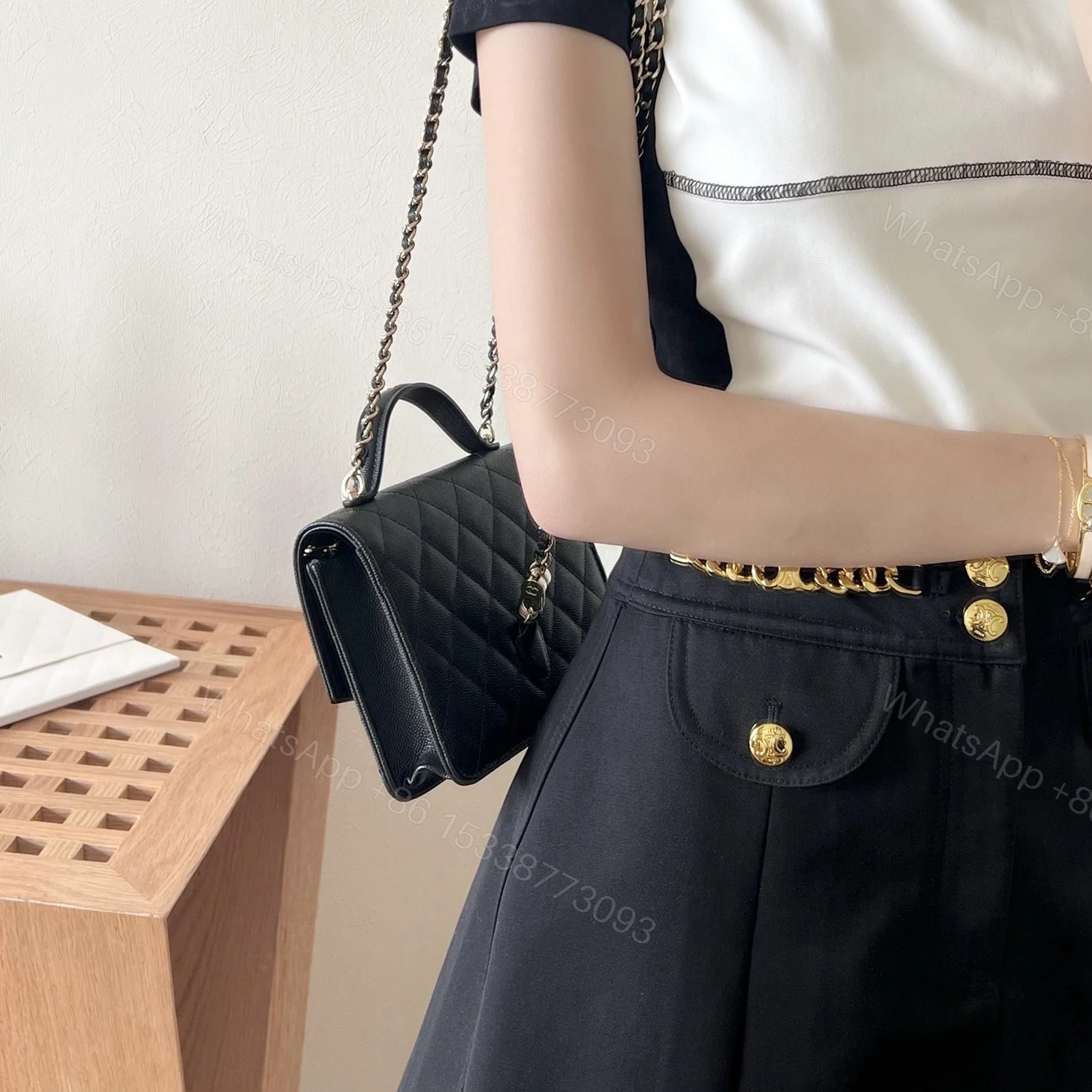 View 15 of 高仿Chanel*25C系列AS4406小球紋牛皮郵差包黑色免檢版