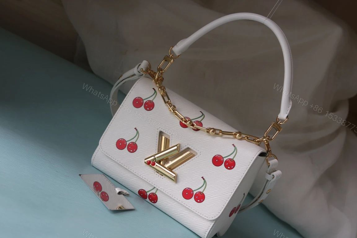 LV 精品仿製 櫻桃印花鏈條包 白色俏皮款 — view 1